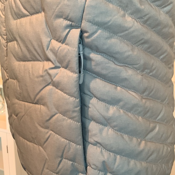 UNDER ARMOUR Women’s Fitted Puffer Vest - Picture 10 of 16